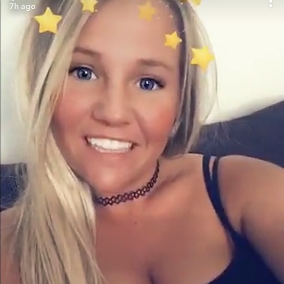 Meet your Posher, Alyssa - Picture 1 of 1